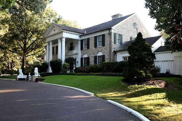 Über Graceland Mansion, Heimat des Königs
