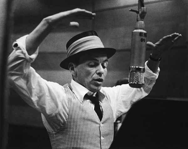 Biographie de Frank Sinatra, chanteuse légendaire, artiste
