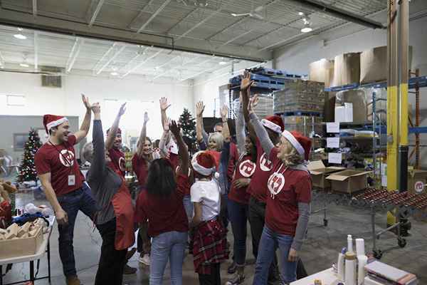 Celebre as férias no trabalho para incentivar a motivação e a construção de equipes