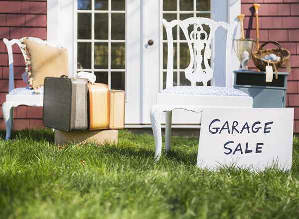 Avere una vendita di garage o una vendita in giardino? Cosa fare prima