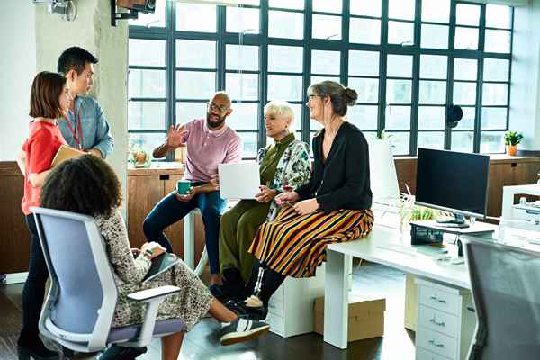 Comment les employés peuvent contribuer à un environnement de travail positif