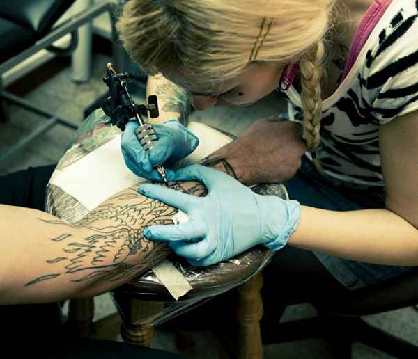 Hvordan bygge en imponerende portefølje for en tatoveringslærling