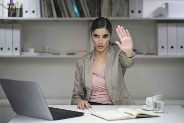 Cómo lidiar con un matón en el trabajo