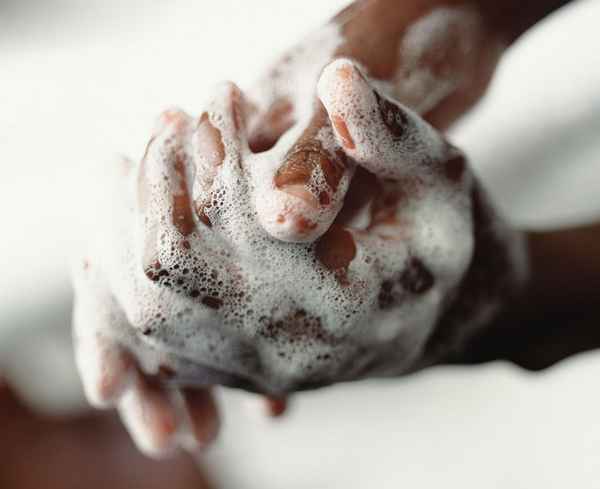 Comment faire votre propre savon à main moussant