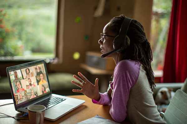 Come lo zoom misura fino alla competizione di videoconferenza