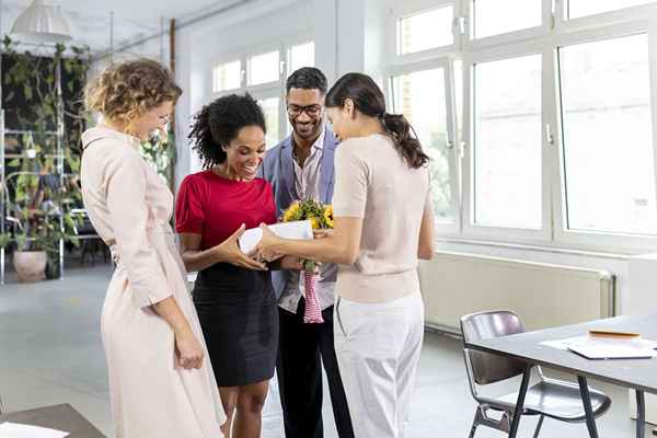 Nuovo lavoro Lettera di congratulazioni per un collega