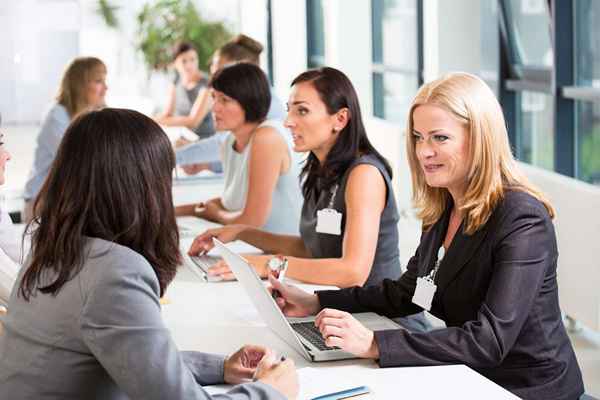 Dicas para frequentar uma feira de empregos na faculdade