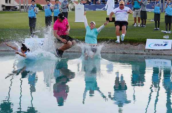 Perché i vincitori dell'ispirazione LPGA Ana saltano nel lago