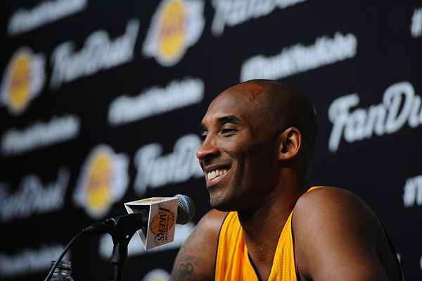 Historia ofert poparcia Kobe Bryanta