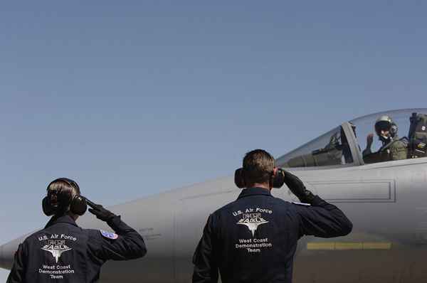 Luftwaffe -Grundtrainingstrainingskette des Befehls