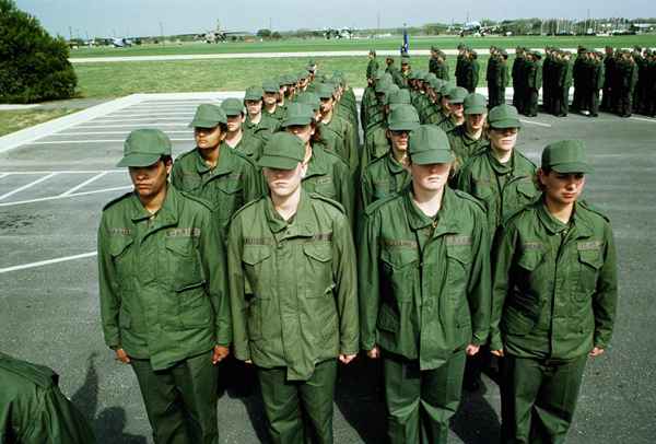 Categorías de trabajo alistadas de la Fuerza Aérea y puntajes ASVAB
