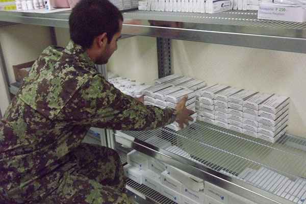 Especialista en técnicos de farmacia del ejército (MOS 68Q)