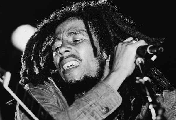 Biographie de Bob Marley, star du reggae emblématique