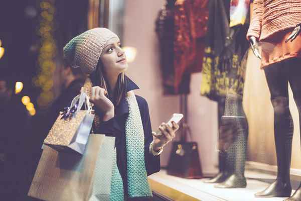 Sprzedaż Czarny piątek i północy w Texas Outlet Malls