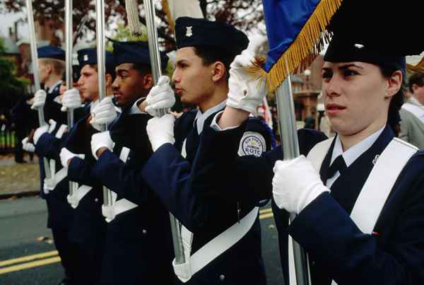 Puoi ottenere un rango arruolato avanzato per crediti universitari o JROTC?