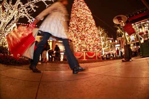 Horario extendido de la tienda de compras navideñas Best Buy, Target, Walmart