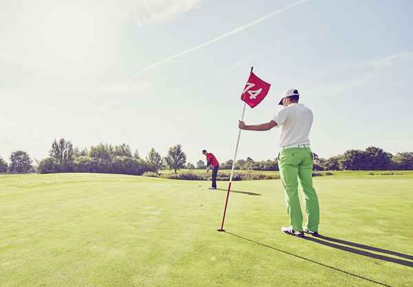 Flagstick definiert es und seine Rolle im Golf