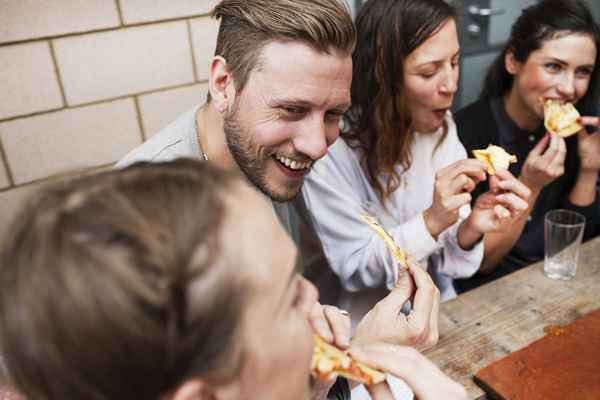 Lebensmitteltrends junger kreativer tausendjähriger junger städtischer - Yuccies