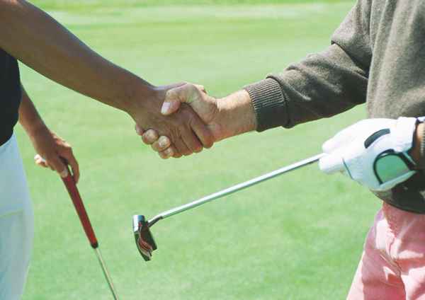 Etichetta del golf Le basi che ogni giocatore di golf dovrebbe sapere