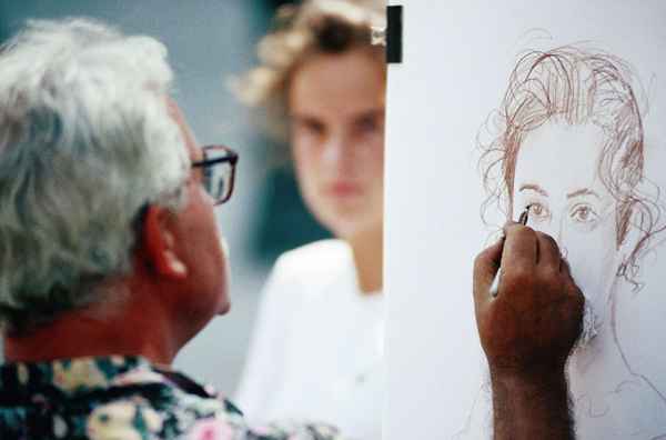 Wie man Haare in Porträts zeichnet