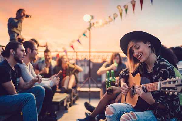 Cómo encontrar el patrocinio de la gira de conciertos