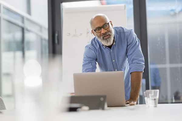 Como encontrar trabalhos de ensino e educação on-line de trabalho em casa