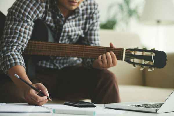 Wie man in der Musikindustrie als Musiker oder Künstler beginnt