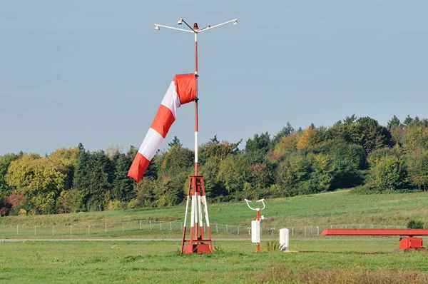 So lesen Sie den Flughafen Windsock