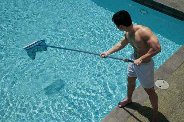 Como iniciar um negócio de limpeza de piscinas