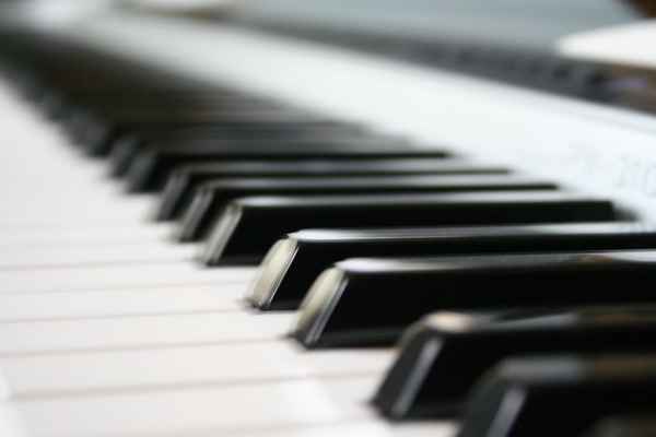 Introdução a escalas de piano maiores e menores