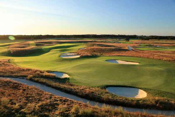 Incontra Shinnecock Hills, una delle storiche mazze da golf americane