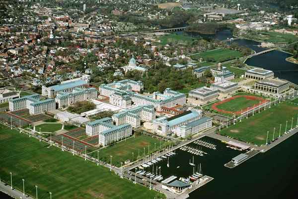 Políticas y restricciones de estudiantes escolares de Clase A de la Marina A