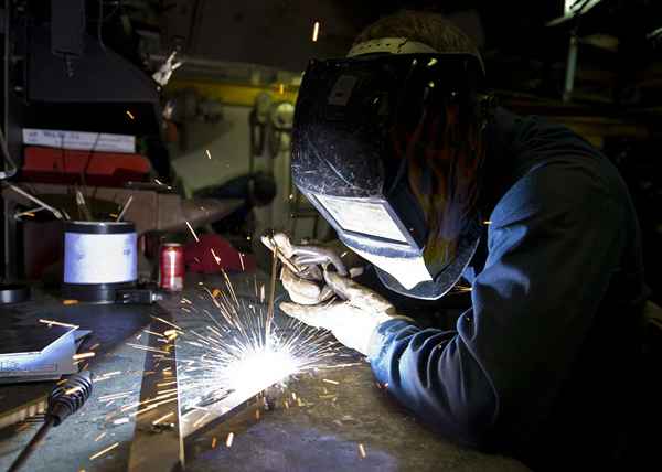 Descripción del trabajo del técnico de casco alistado de la Marina