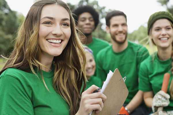 Organizaciones sin fines de lucro reemplazando al personal con voluntarios