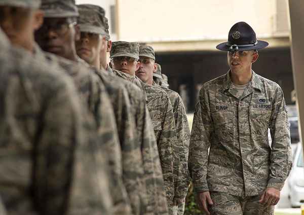 Normes de condition physique pour l'entraînement de base de l'Air Force