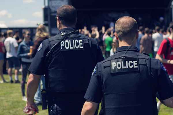 Programmes auxiliaires et de réserve de la police