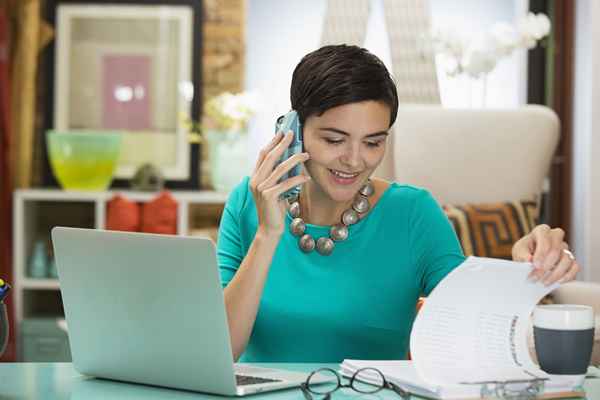 Etiqueta de telefone adequada para o trabalho e casa