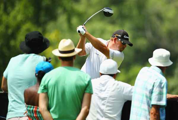 Divida as teses do que são e por que alguns torneios de golfe os usam