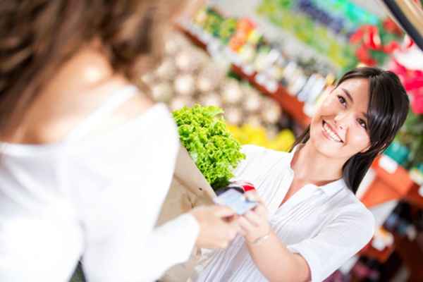 La différence entre un commis des ventes et un vendeur