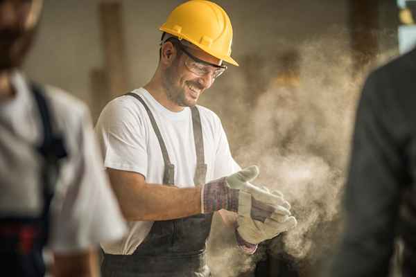 Os prós e contras de iniciar um negócio de limpeza de construção