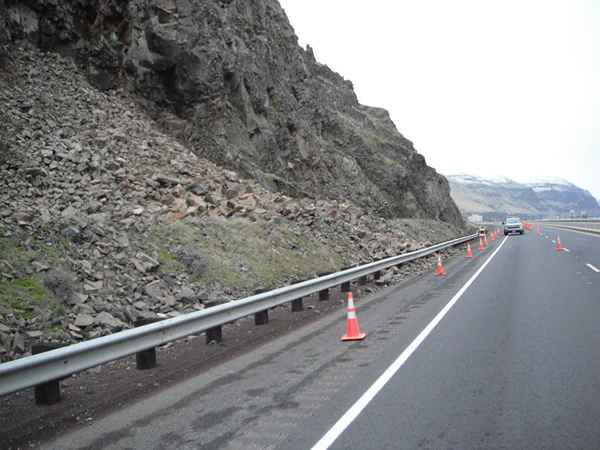 ¿Qué son los sistemas de protección de caída de rocas??