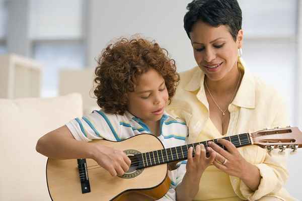 Wenn Kinder mit dem Gitarrenunterricht beginnen sollten