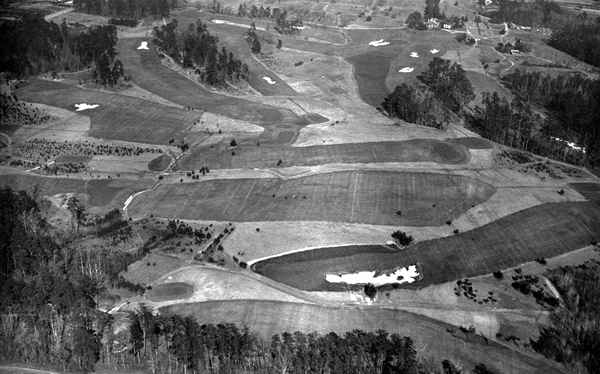 Który architekt pola golfowego zaprojektował National Golf Club Augusta?