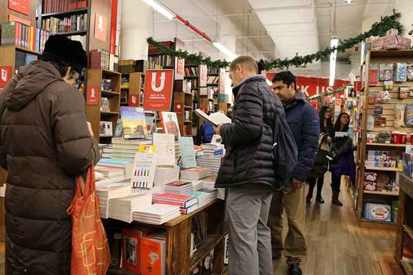 Consejos de marketing durante todo el año para el éxito de la venta de libros