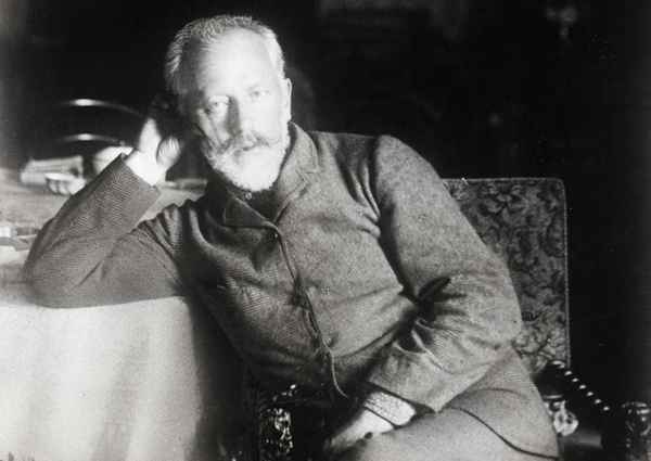 Un perfil de Pyotr tchaikovsky