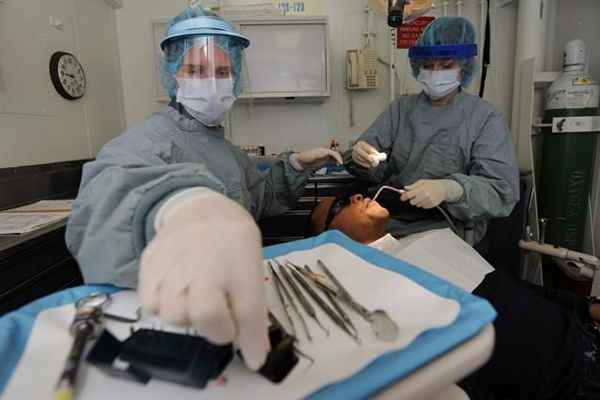 Descrizioni di lavoro arruolate in arco d'Aeronautica - Assistente dentale