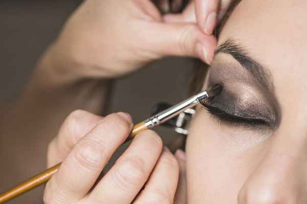 Make -up 10 -Tricks anwenden, um darauf zu schwören