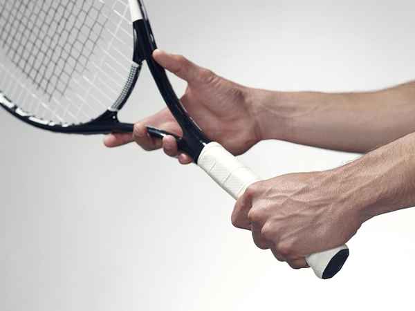 Elegir raquetas y cuerdas para evitar el codo de tenis