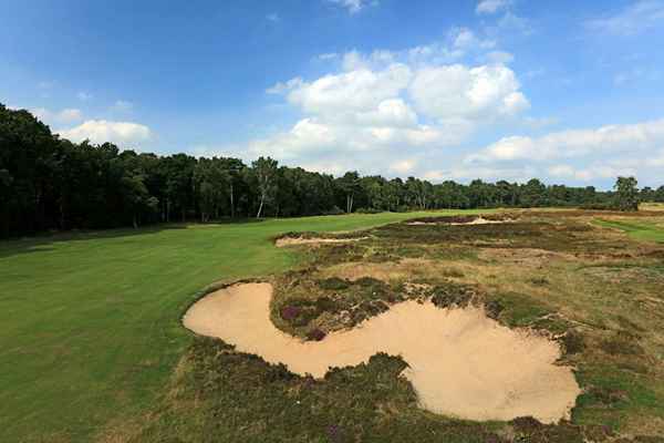 Explorando campos de golfe de charneca