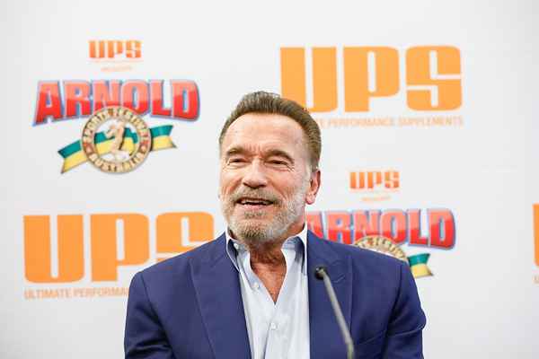 Engraçado Arnold Schwarzenegger cita como ator e político